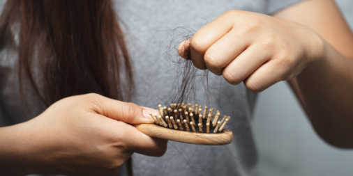 Tout ce que vous devez savoir sur la chute de cheveux et comment y remédier 